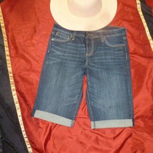 NWOT Kut from the Kloth “Cute Hugging” Bermuda Denim Shorts – Size 6
